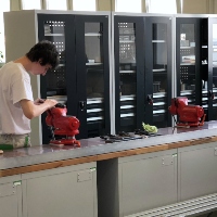 WERKSTATTMÖBEL FÜR EIN LEHRLINGSZENTRUM