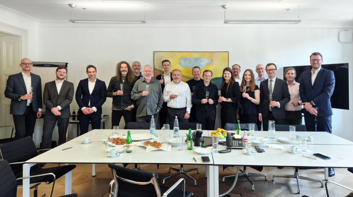 Einstieg eines strategischen Minderheitspartners abgeschlossen