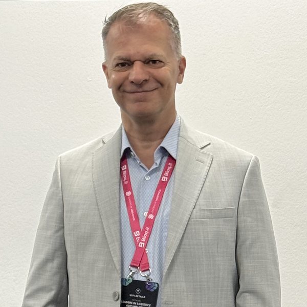 Mike Bogel, Chief Commercial Officer von ALFA 3, der unsere Vertriebsaktivitäten stärkt und die Zusammenarbeit auf internationalen Märkten weiterentwickelt.