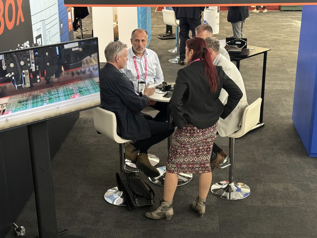 Gespräche mit Vertretern der Logistikbranche direkt an unserem Stand. Gespräche mit Vertretern der Logistikbranche direkt an unserem Stand.
