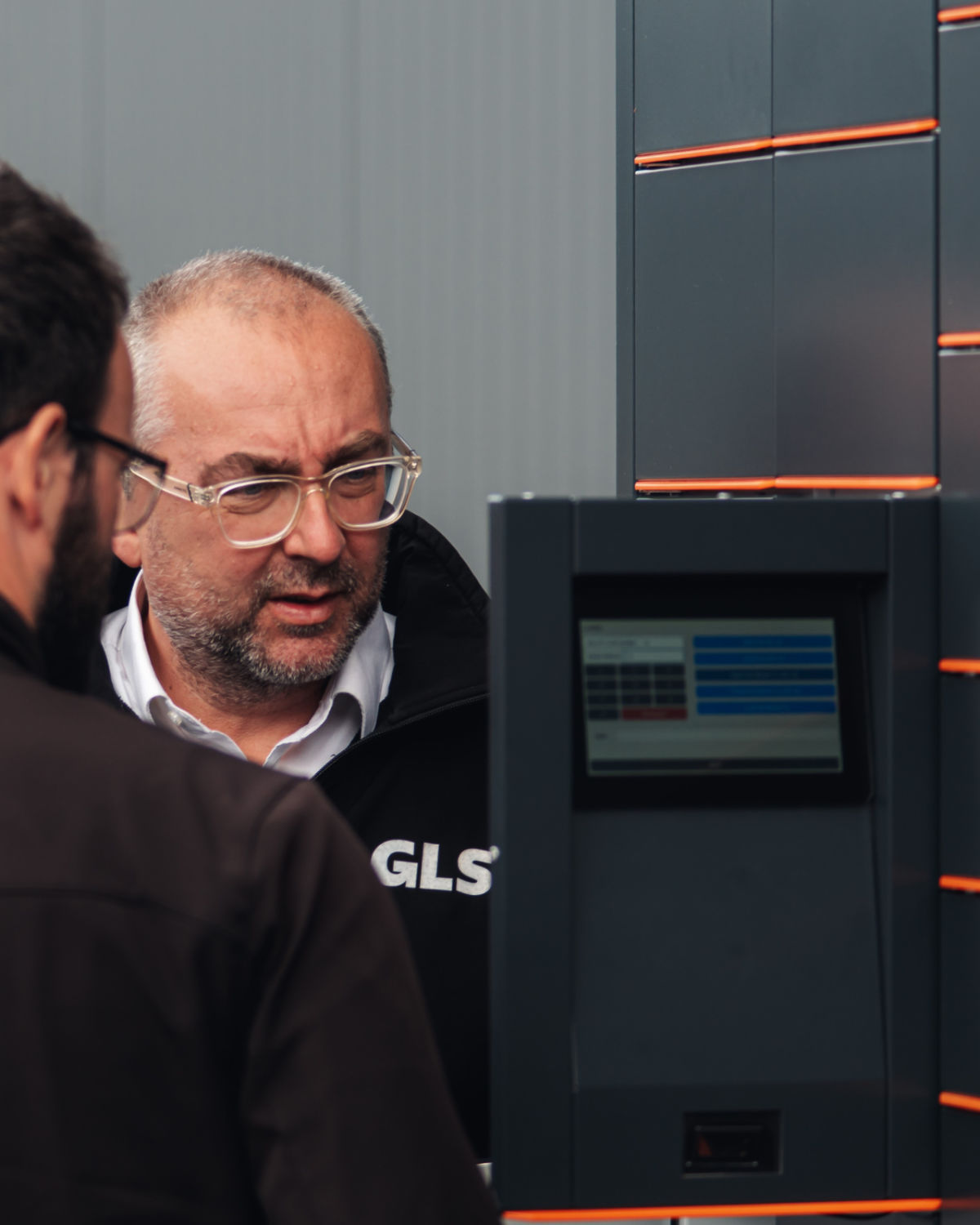 Detail der technischen Lösung der Paketautomaten von ALFA 3 für die europäische Logistikinfrastruktur. Detail der technischen Lösung der Paketautomaten von ALFA 3 für die europäische Logistikinfrastruktur.