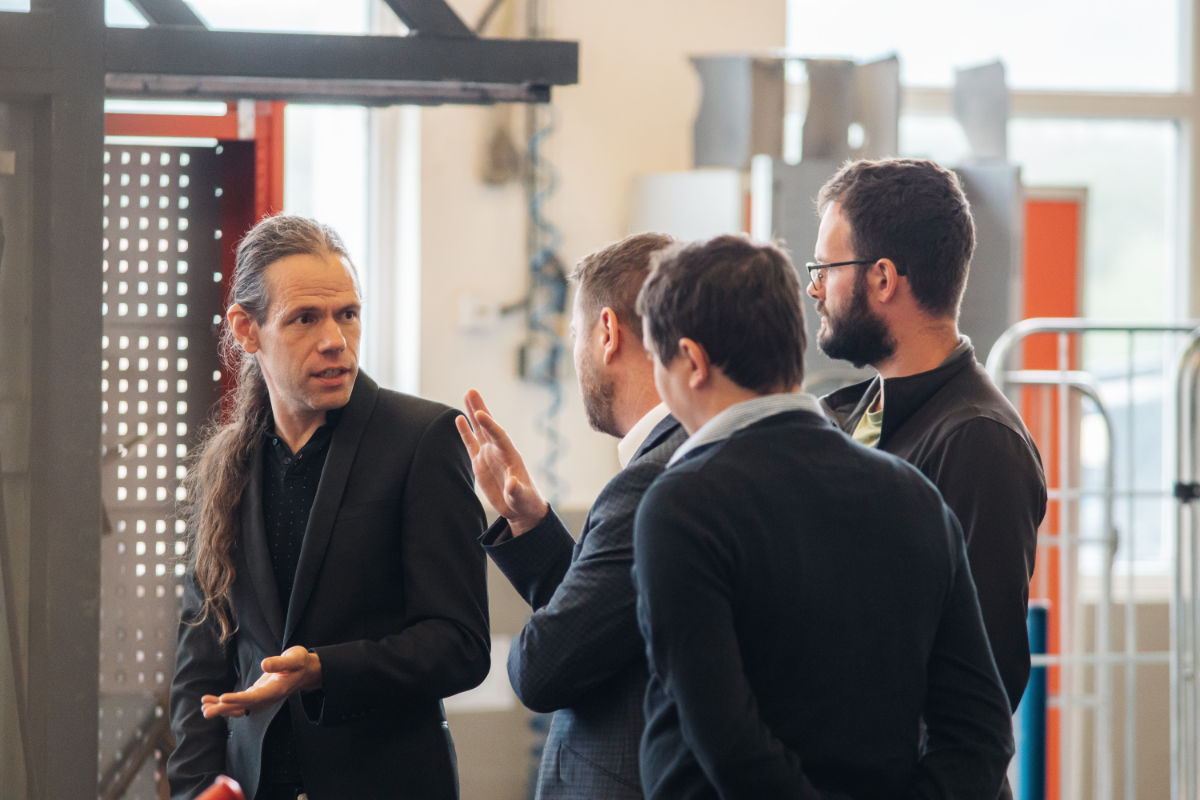 Offene technische Diskussion über Paketautomaten, Software und Logistiklösungen bei ALFA 3. Offene technische Diskussion über Paketautomaten, Software und Logistiklösungen bei ALFA 3.