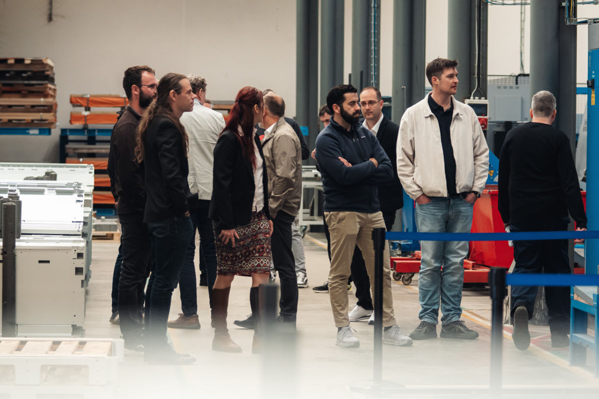 Vertreter der GLS Group bei der Besichtigung der Produktionsstätte für Paketautomaten von ALFA 3 in Luže. Vertreter der GLS Group bei der Besichtigung der Produktionsstätte für Paketautomaten von ALFA 3 in Luže.
