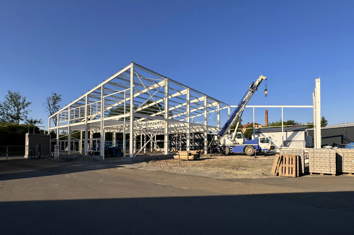 Die Halle wird erneuerbare Energiequellen nutzen Die Halle wird erneuerbare Energiequellen nutzen