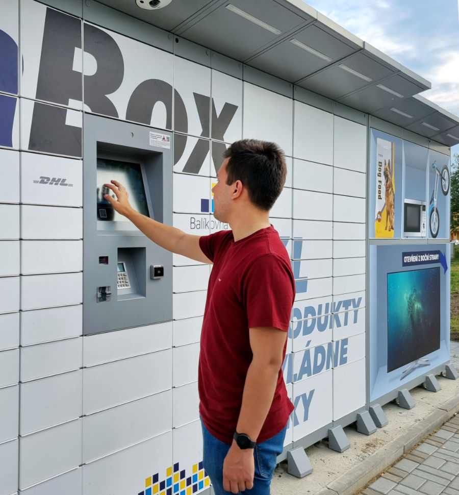 Bedienung des Terminals des Paketautomaten