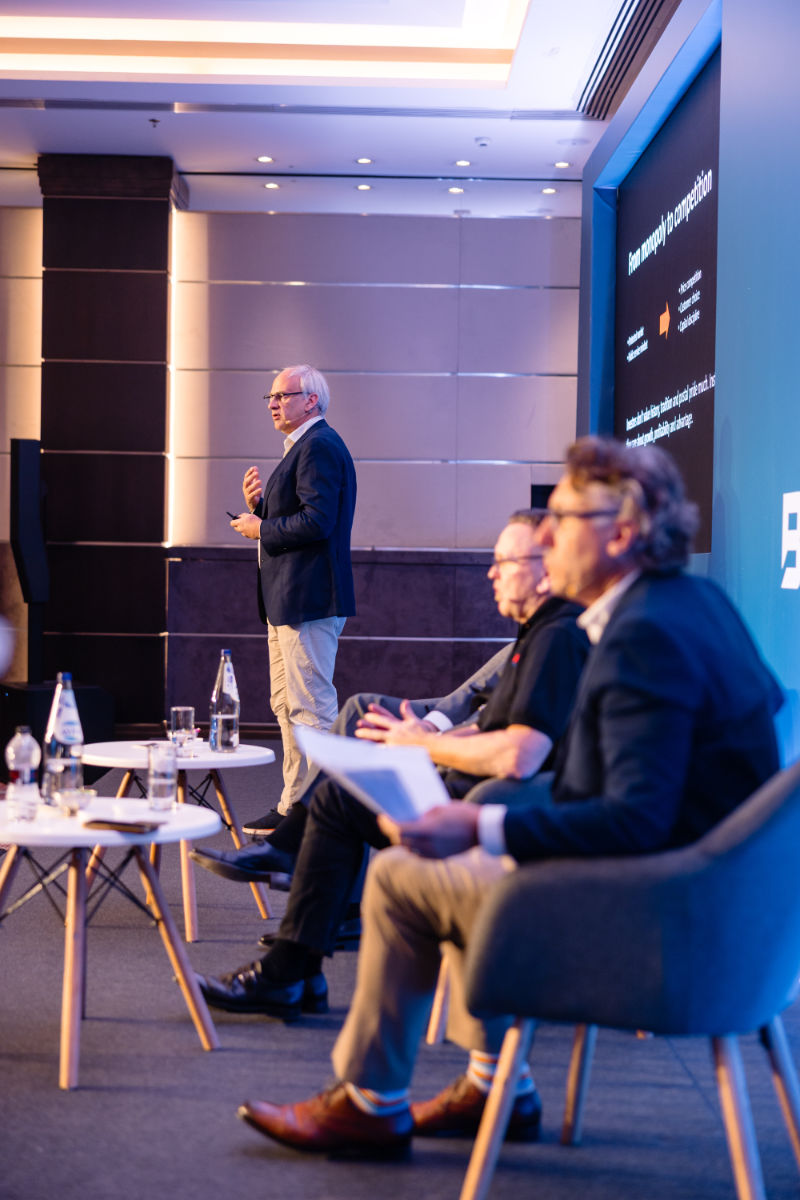 Im Grand Hyatt Athens trafen sich Vertreter von Postdienstleistern, Logistikunternehmen und Technologieanbietern aus ganz Europa