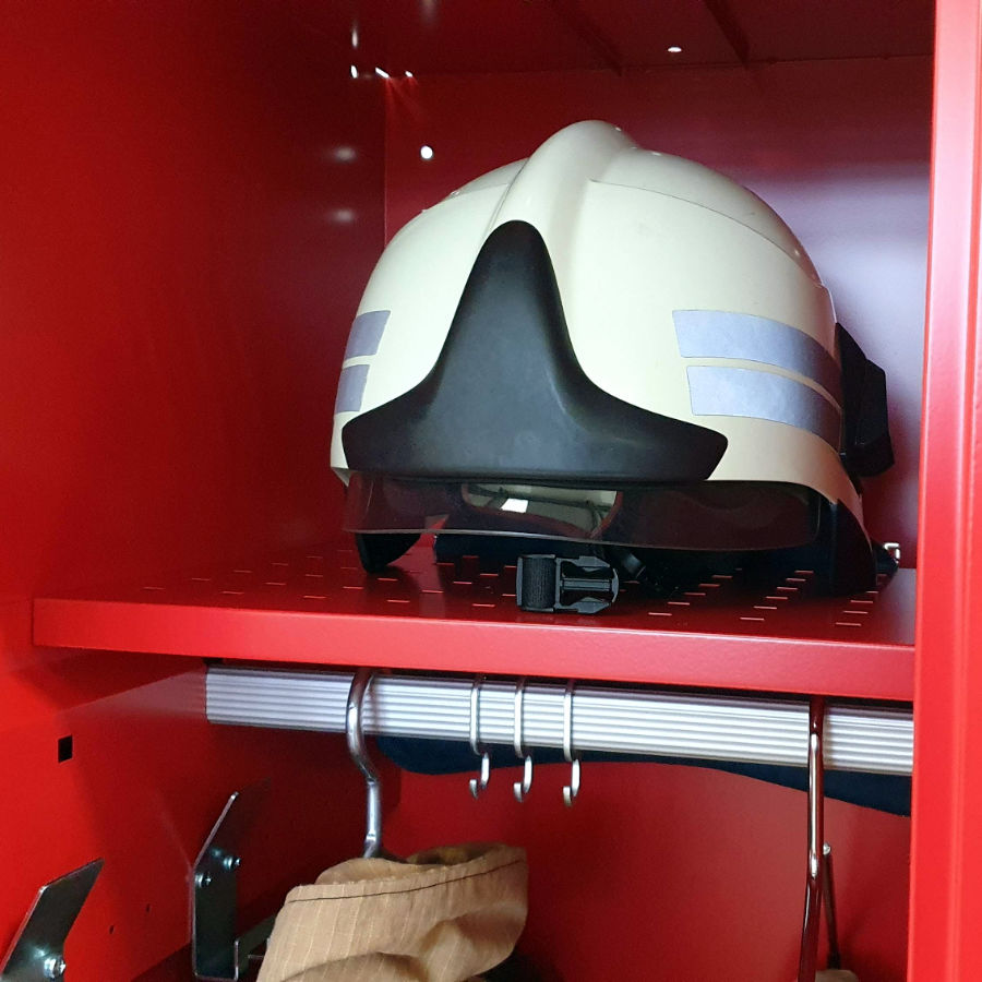 Perforiertes Ablagefach für den Feuerwehrhelm