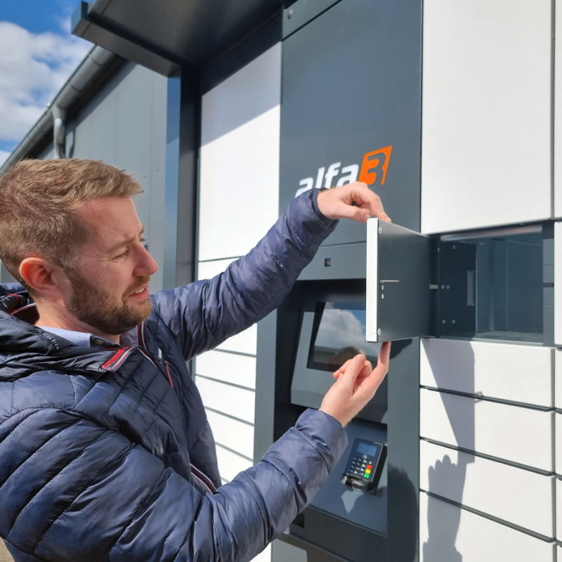 Darstellung der Vorteile der Doppelmanteltürkonstruktion von alfaBOX-Packstationen