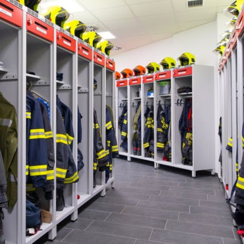 Standardspinde für Feuerwehrleute zur Aufbewahrung der Einsatzbekleidung und der Helme, Modellreihe H3KF