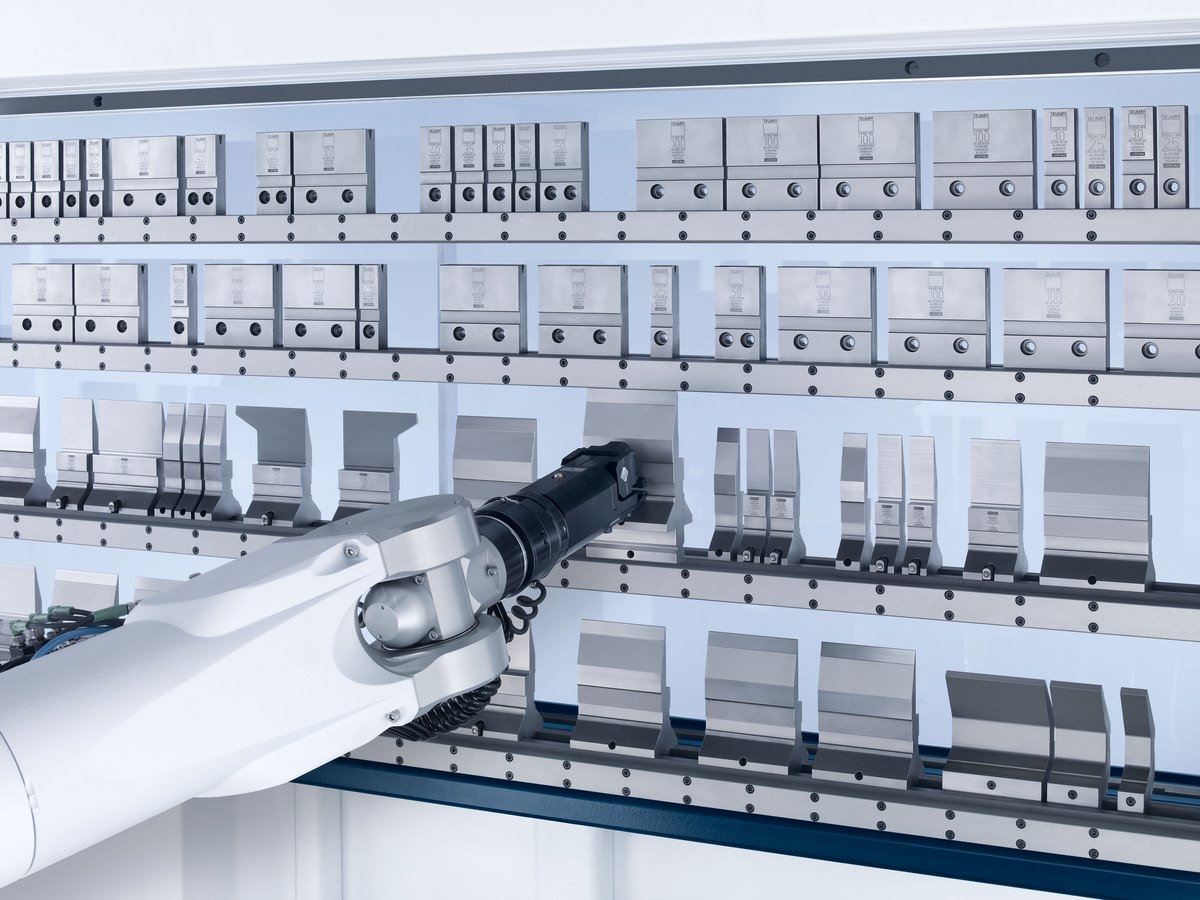 Automatischer Werkzeugwechsler ToolMaster für die Blechbearbeitung. Automatischer Werkzeugwechsler ToolMaster für die Blechbearbeitung.