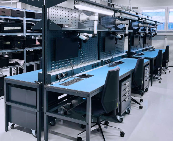 Moderne Montagearbeitsplätze für Lambert Electronic 