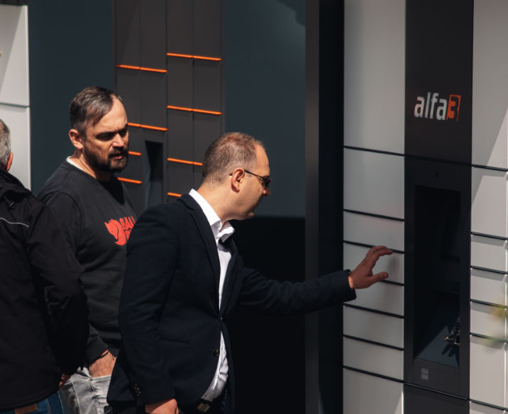 GLS besuchte unsere Produktionsstätte für Paketautomaten