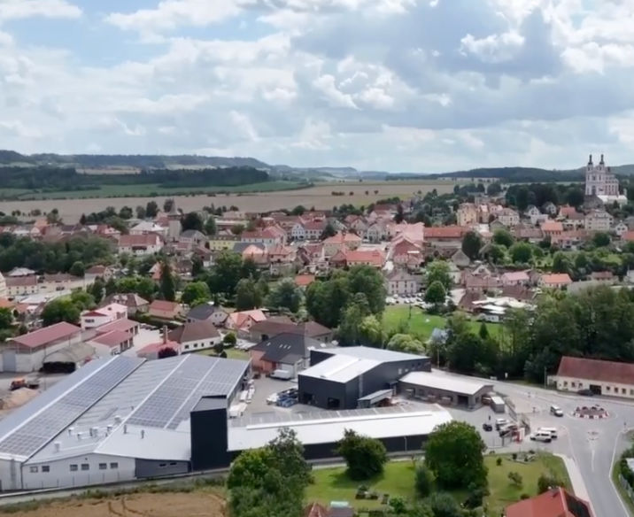 Sommer in Luže aus der Vogelperspektive 