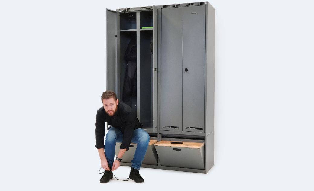 Spezielles Spind mit klappbarer Sitzfläche