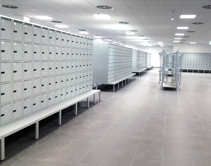 Ausstattung der Umkleideräume des größten Logistikzentrums in Dobrovíz